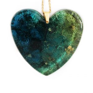 Pandantiv albastru-verde cu pigment auriu metalizat formă de inimă